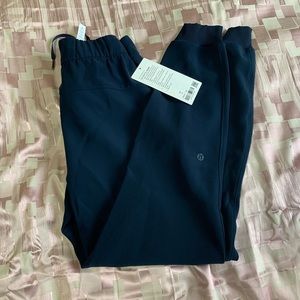 NWT on the fly jogger size 2